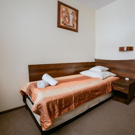 Hotel Domino Niemodlin Exteriör bild