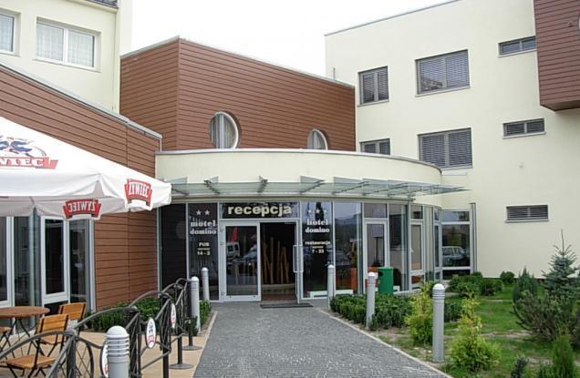 Hotel Domino Niemodlin Exteriör bild